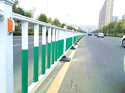道路隔離護欄 - 河北振興金源絲網(wǎng)集團有限公司圖片3