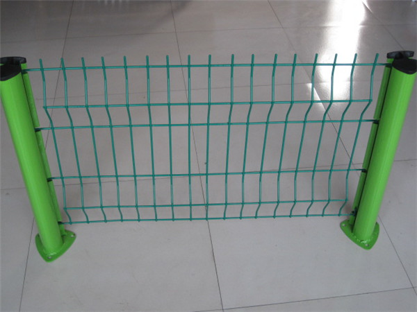 三角折彎護(hù)欄網(wǎng)圖片3